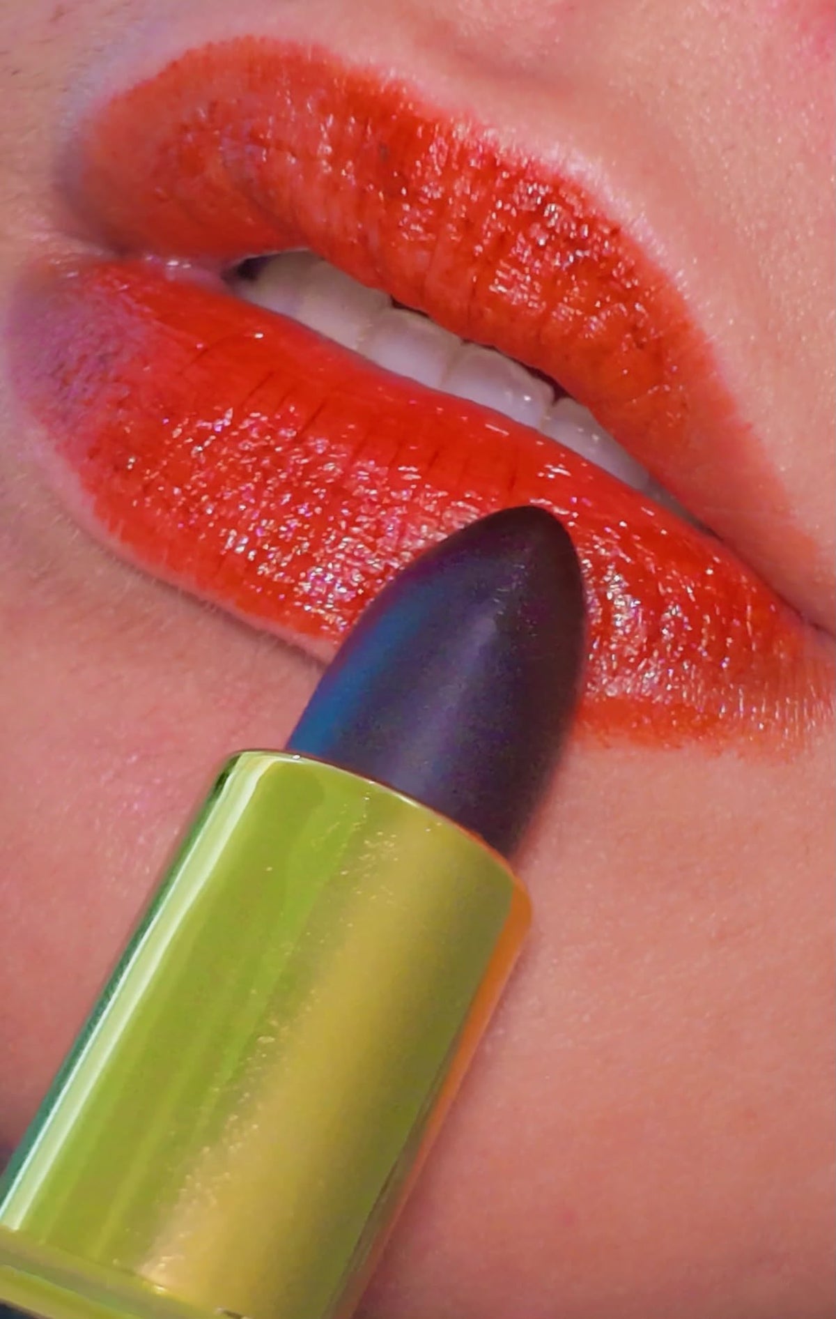 Mana Glow Dark Fenua - Le Rouge à lèvre noir qui devient prune
